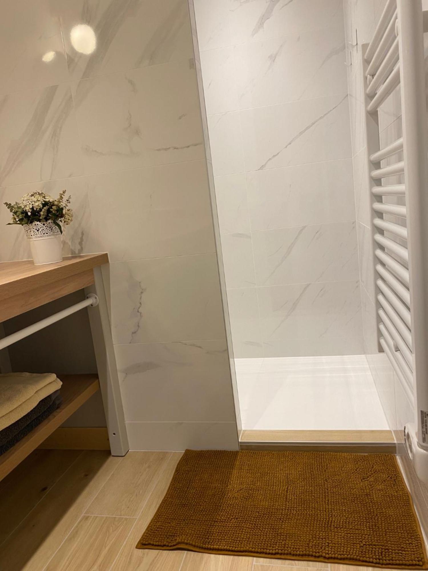Maison M, Chambre Privee Acces Jardin Piscine Et Jacuzzi Pres De La Rochelle La Rochelle  Cameră foto