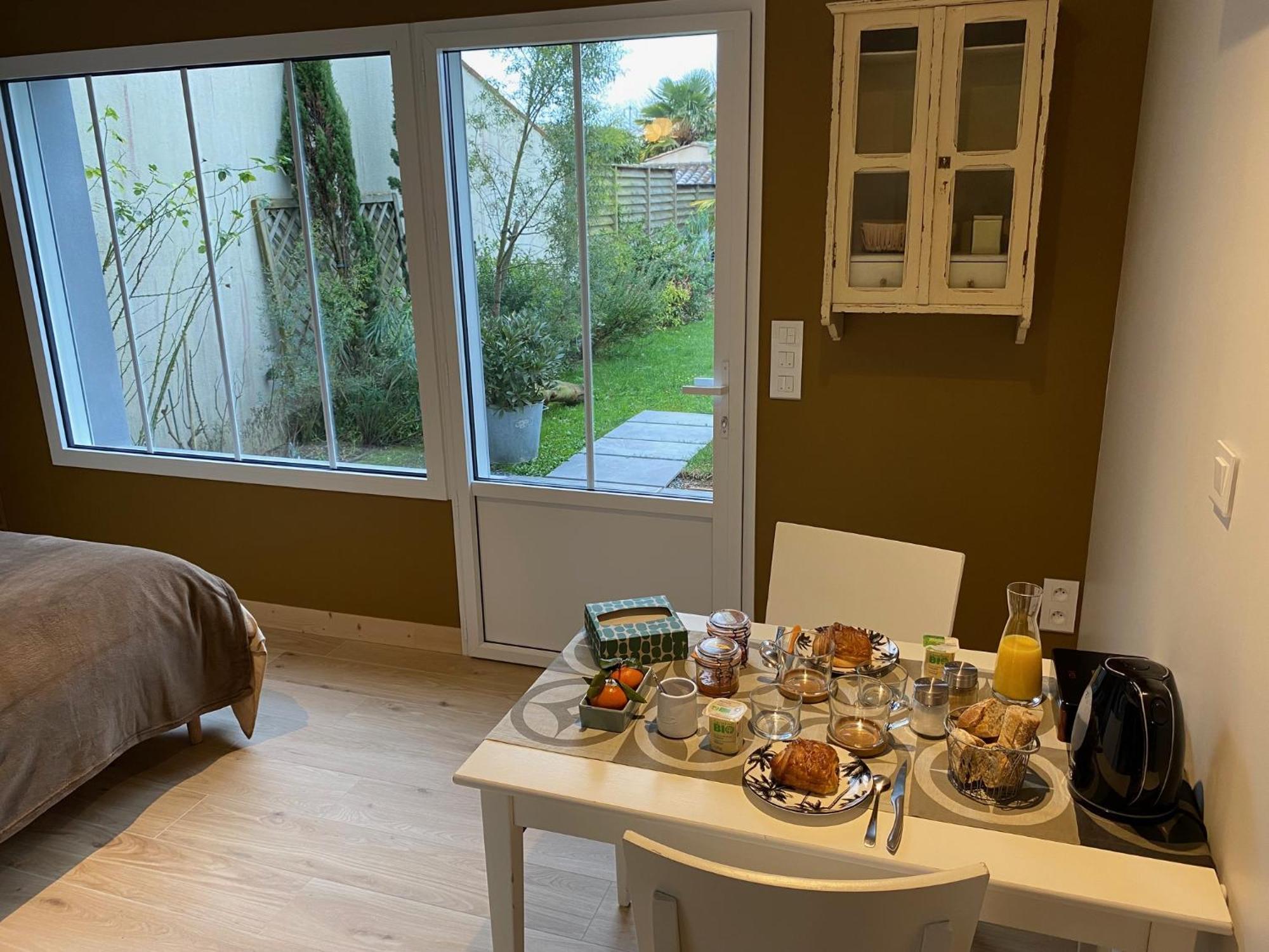 Maison M, Chambre Privee Acces Jardin Piscine Et Jacuzzi Pres De La Rochelle La Rochelle  Cameră foto